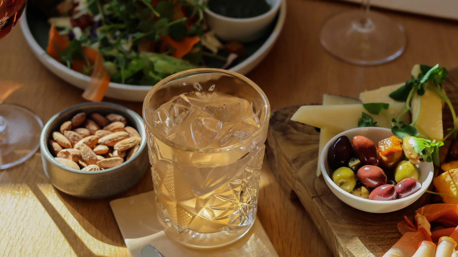 Salat og tapas i Café Holger