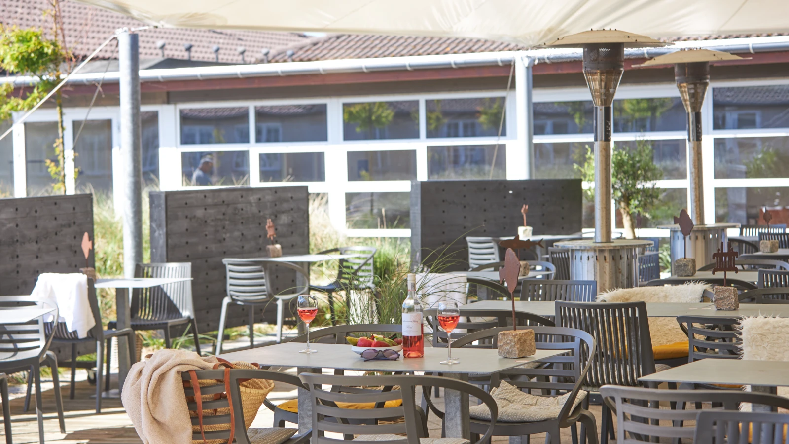 Den overdækkede terrasse på Color Hotel Skagen